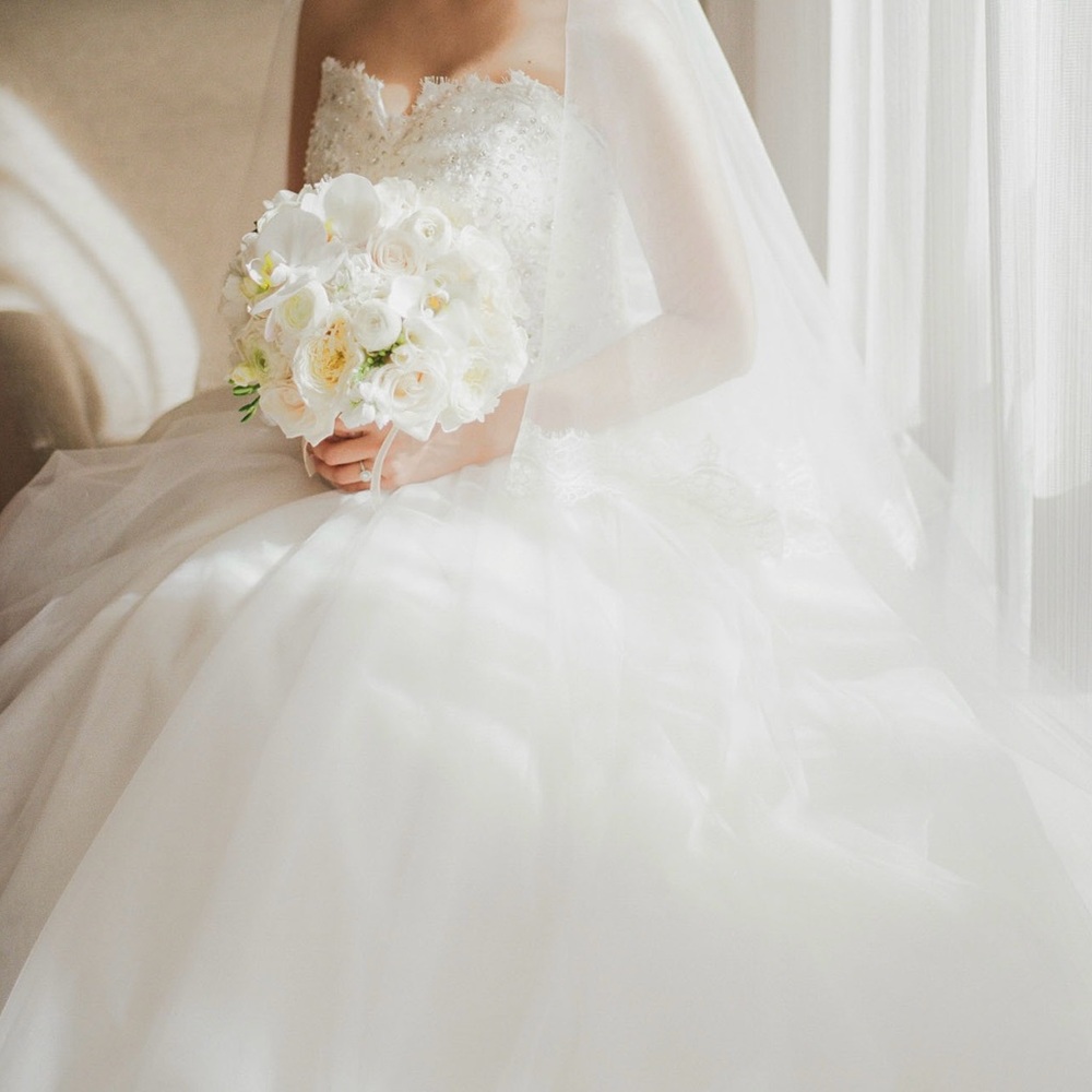 Strapless wedding dress